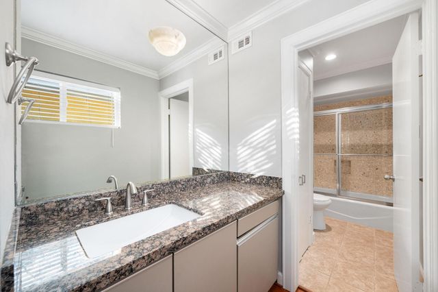 905 Hawthorne Street, Houston, TX 77006