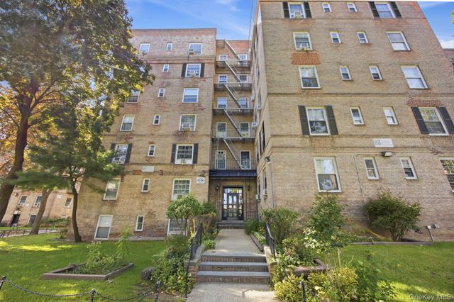 51-34 30th Avenue 4P, Woodside, NY 11377