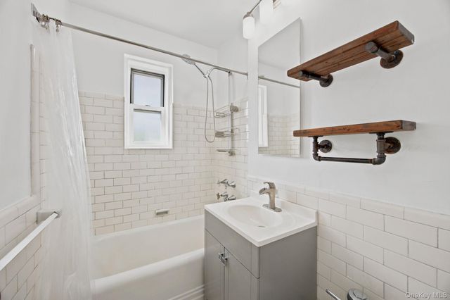 51-34 30th Avenue 4P, Woodside, NY 11377
