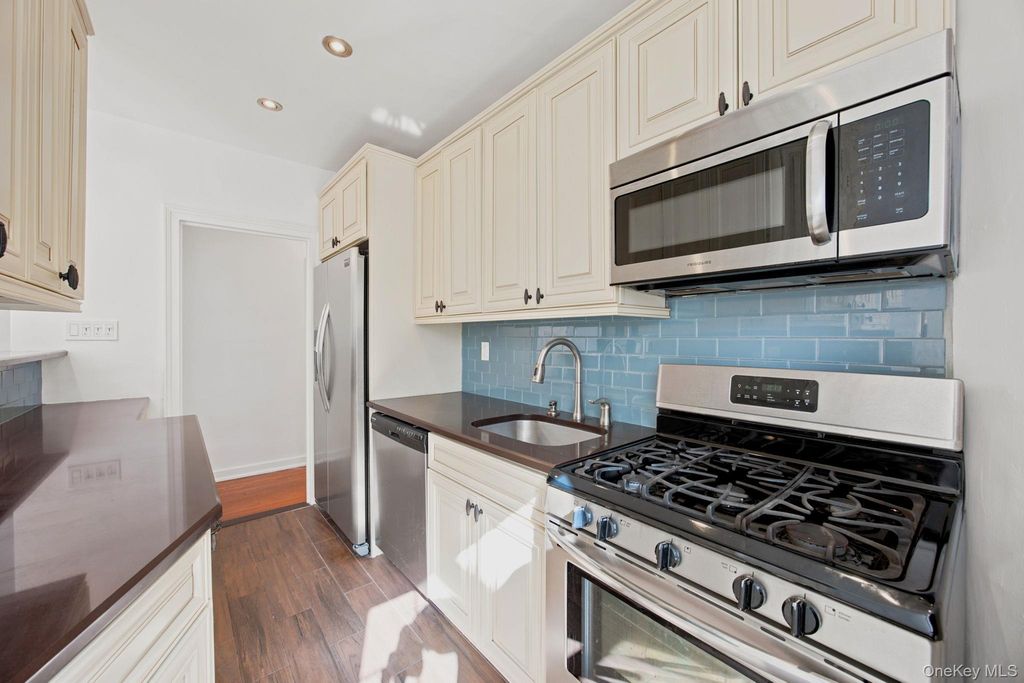 51-34 30th Avenue 4P, Woodside, NY 11377 — photo 3