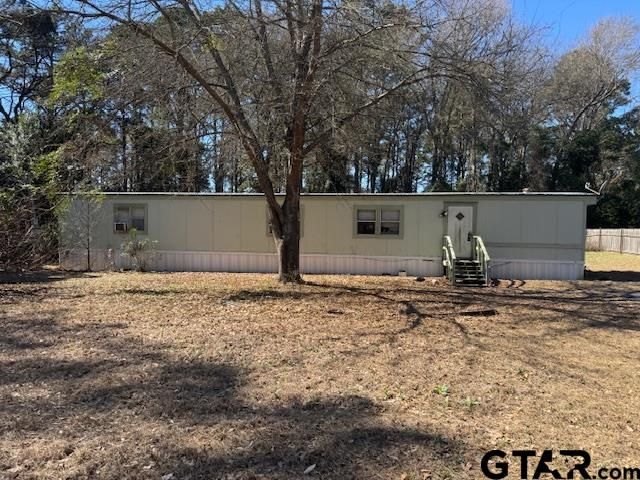 2804 Oak Trail Shores Dr, Chandler, TX 75758