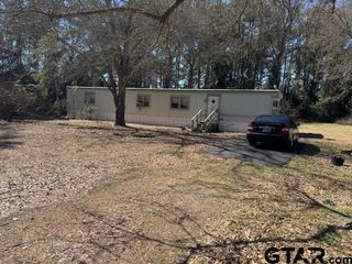 2804 Oak Trail Shores Dr, Chandler, TX 75758