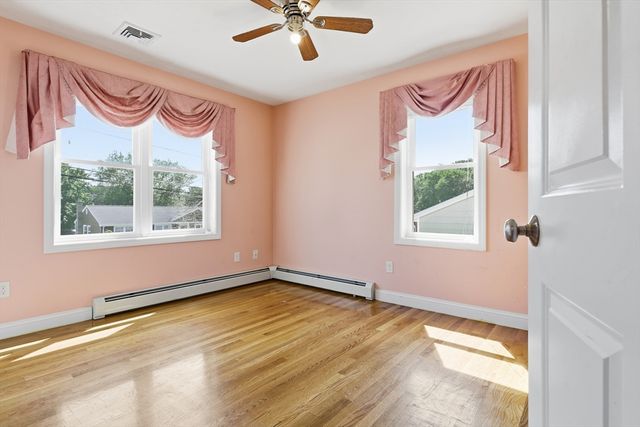 39 Sunflower Rd, Holbrook, MA 02343