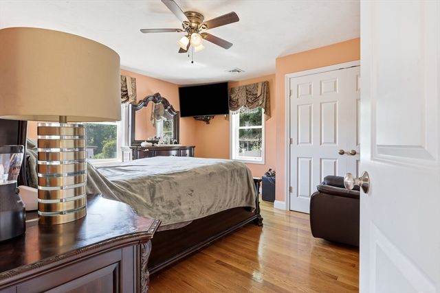 39 Sunflower Rd, Holbrook, MA 02343