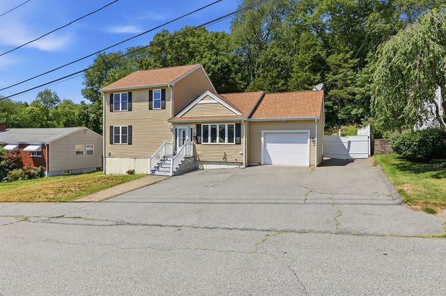 39 Sunflower Rd, Holbrook, MA 02343