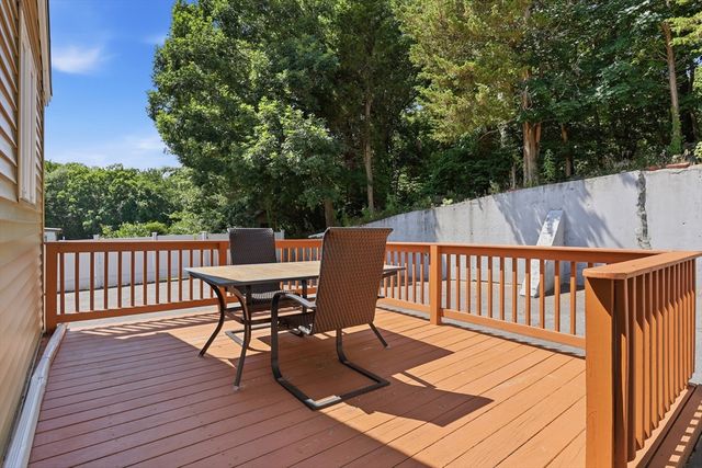 39 Sunflower Rd, Holbrook, MA 02343