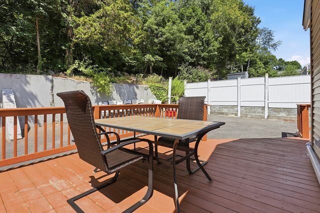 39 Sunflower Rd, Holbrook, MA 02343