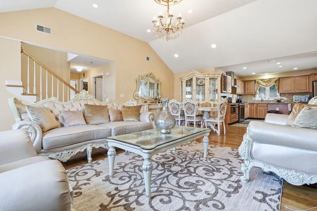39 Sunflower Rd, Holbrook, MA 02343
