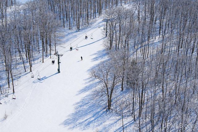 505-2431 Tomahawk Drive, Wakefield, MI 49968