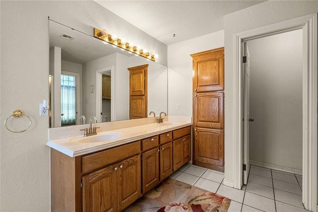 11 NW Sandy Trail Lane, Lawton, OK 73505