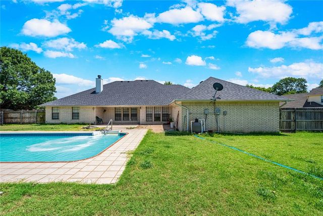 11 NW Sandy Trail Lane, Lawton, OK 73505