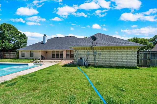 11 NW Sandy Trail Lane, Lawton, OK 73505