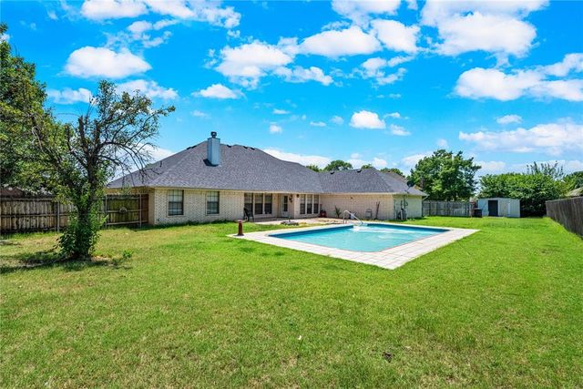 11 NW Sandy Trail Lane, Lawton, OK 73505