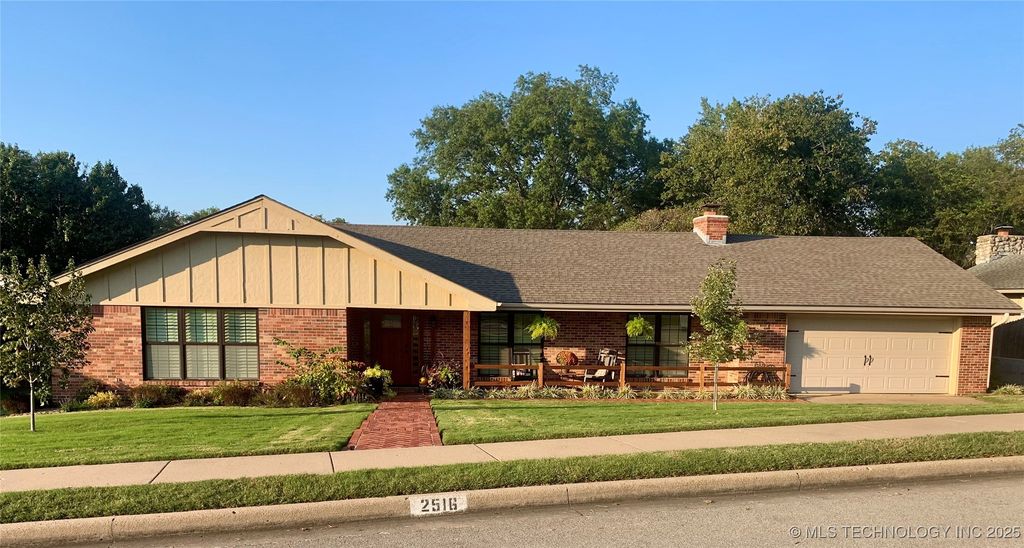 2516 Williamsburg Street S, Bartlesville, OK 74006