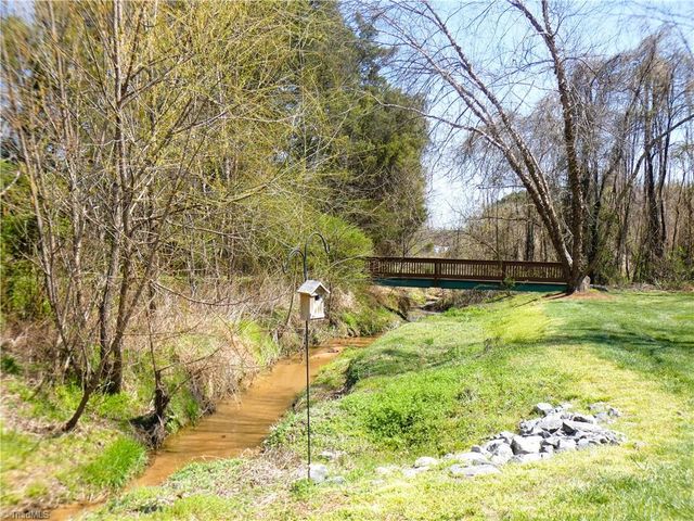 1303 Southlake Court, Lexington, NC 27295