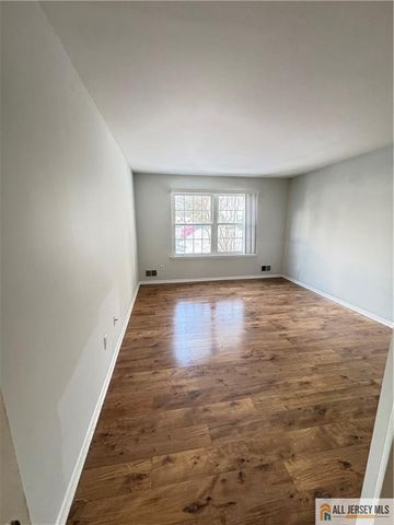 15 Hanover Square C, Middlesex, NJ 08846