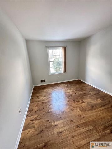 15 Hanover Square C, Middlesex, NJ 08846