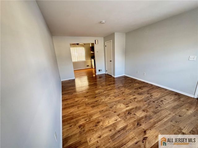 15 Hanover Square C, Middlesex, NJ 08846