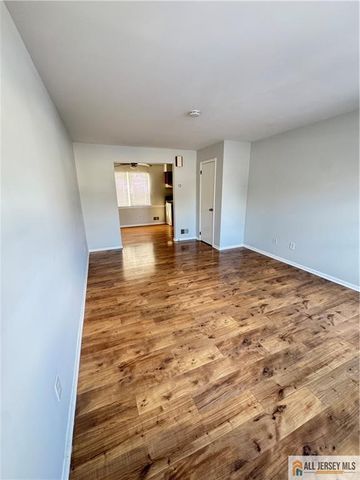 15 Hanover Square C, Middlesex, NJ 08846