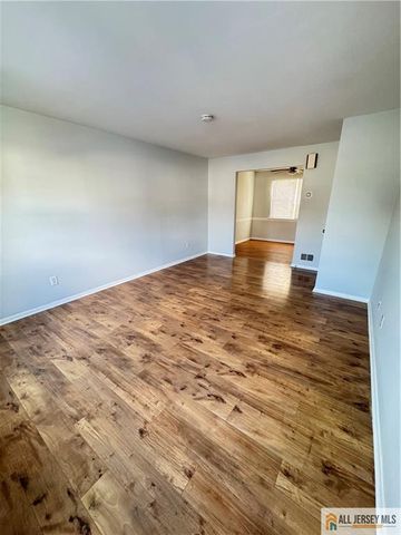 15 Hanover Square C, Middlesex, NJ 08846