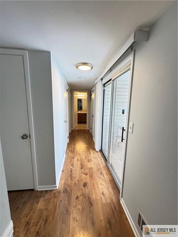 15 Hanover Square C, Middlesex, NJ 08846