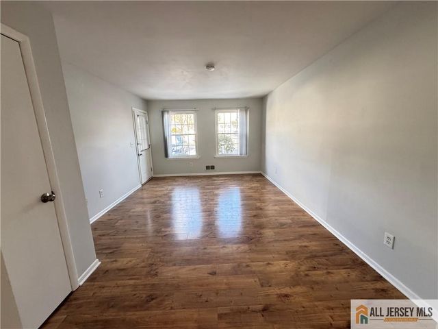 15 Hanover Square C, Middlesex, NJ 08846