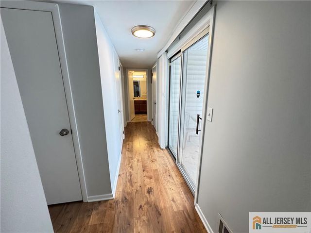 15 Hanover Square C, Middlesex, NJ 08846