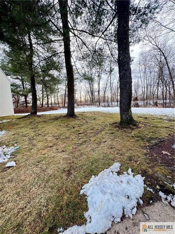 15 Hanover Square C, Middlesex, NJ 08846