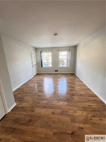 15 Hanover Square C, Middlesex, NJ 08846