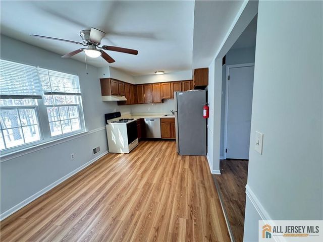 15 Hanover Square C, Middlesex, NJ 08846