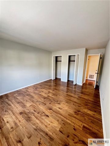 15 Hanover Square C, Middlesex, NJ 08846