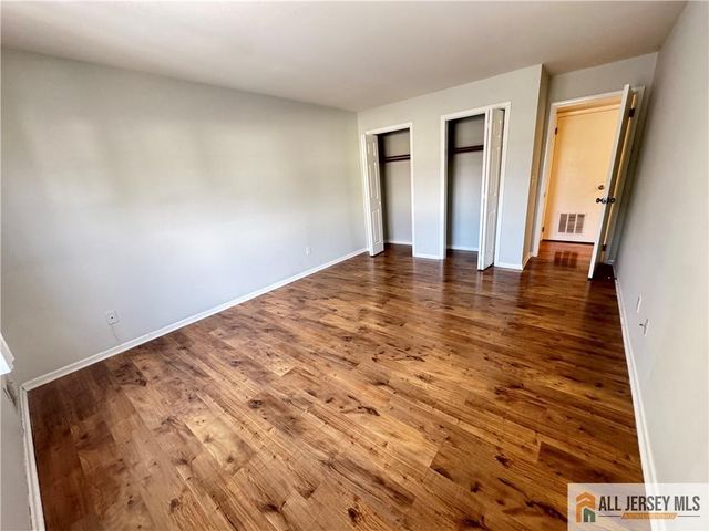 15 Hanover Square C, Middlesex, NJ 08846