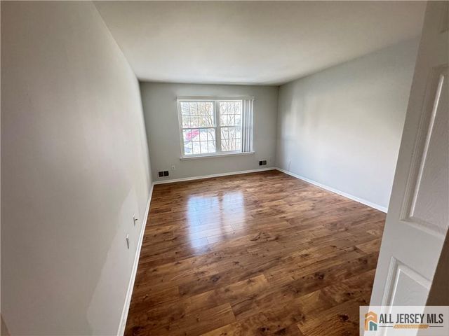 15 Hanover Square C, Middlesex, NJ 08846