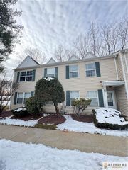 15 Hanover Square C, Middlesex, NJ 08846