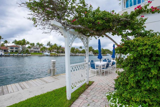 1043 Hillsboro Mile 18c, Hillsboro Beach, FL 33062