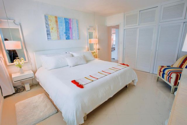 1043 Hillsboro Mile 18c, Hillsboro Beach, FL 33062