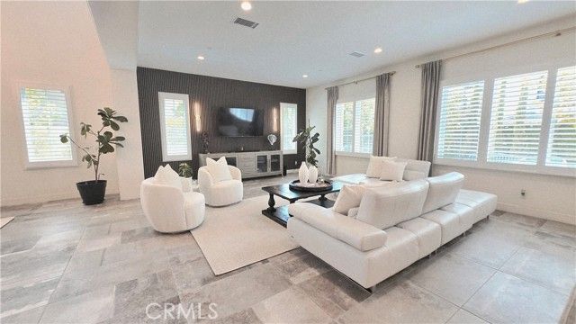 56 Redshift, Irvine, CA 92618