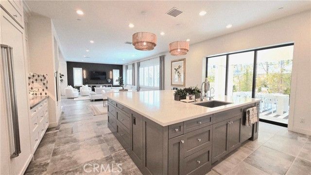 56 Redshift, Irvine, CA 92618