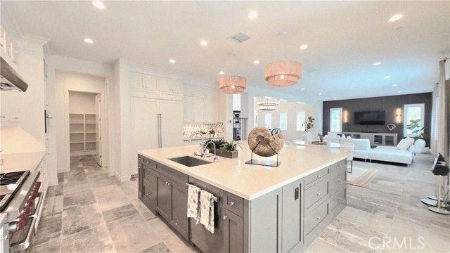 56 Redshift, Irvine, CA 92618