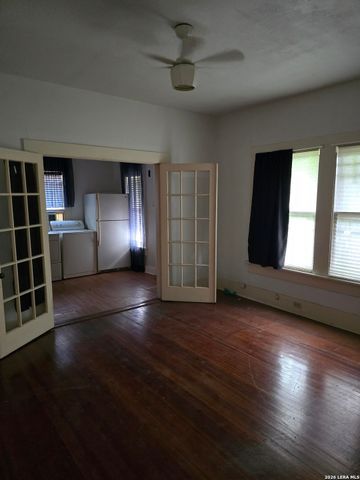 927 W Huisache, San Antonio, TX 78201