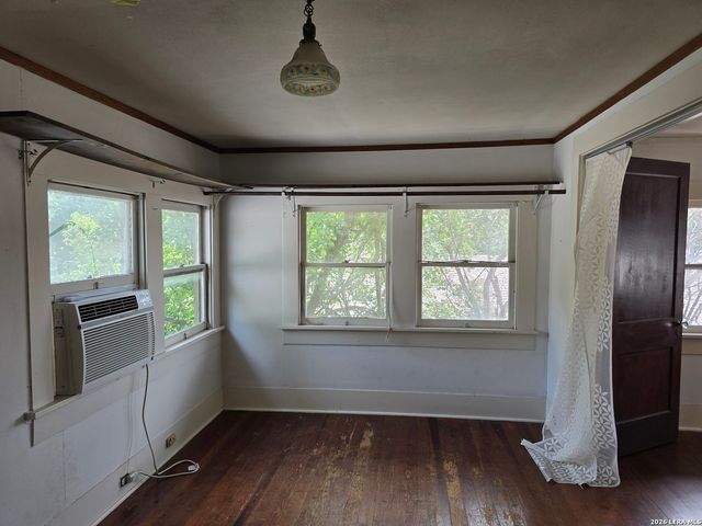 927 W Huisache, San Antonio, TX 78201