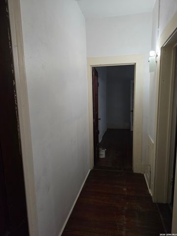 927 W Huisache, San Antonio, TX 78201