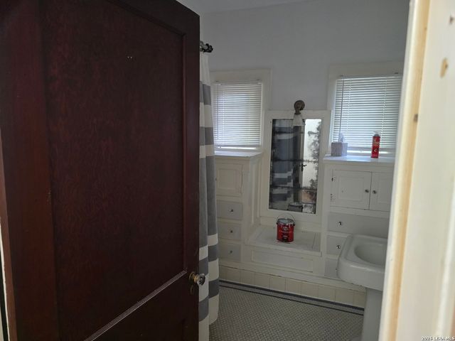 927 W Huisache, San Antonio, TX 78201