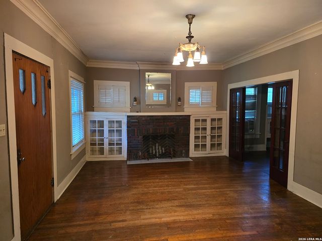 927 W Huisache, San Antonio, TX 78201