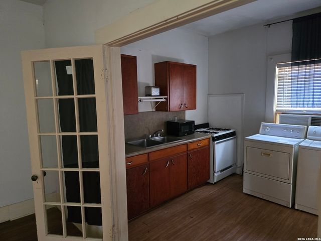 927 W Huisache, San Antonio, TX 78201