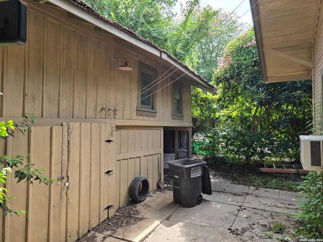 927 W Huisache, San Antonio, TX 78201