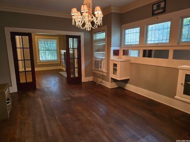 927 W Huisache, San Antonio, TX 78201