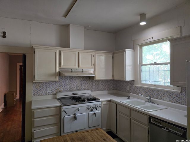 927 W Huisache, San Antonio, TX 78201