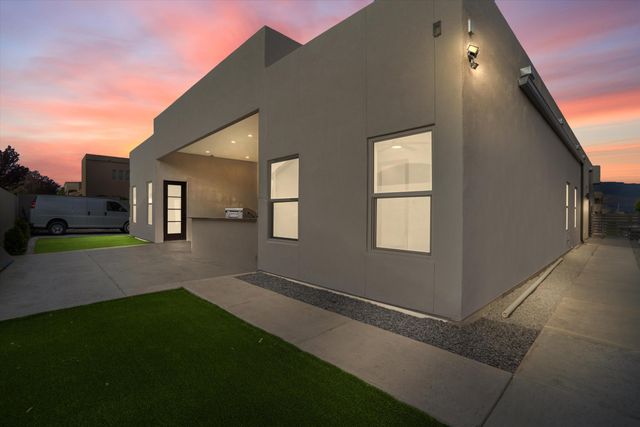 9845 Buckeye Street NW, Albuquerque, NM 87114