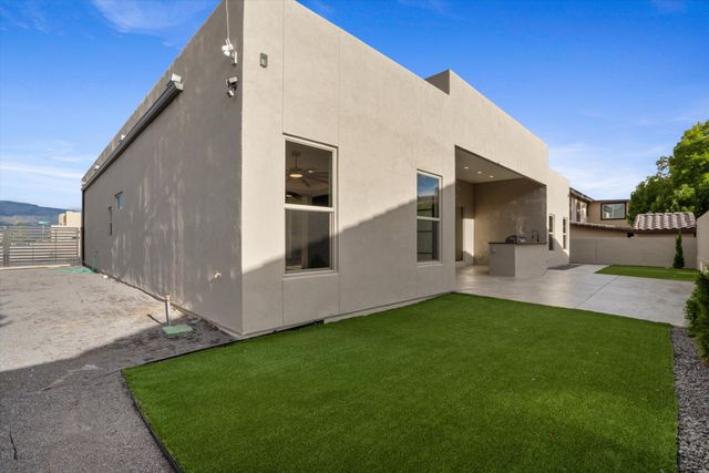 9845 Buckeye Street NW, Albuquerque, NM 87114